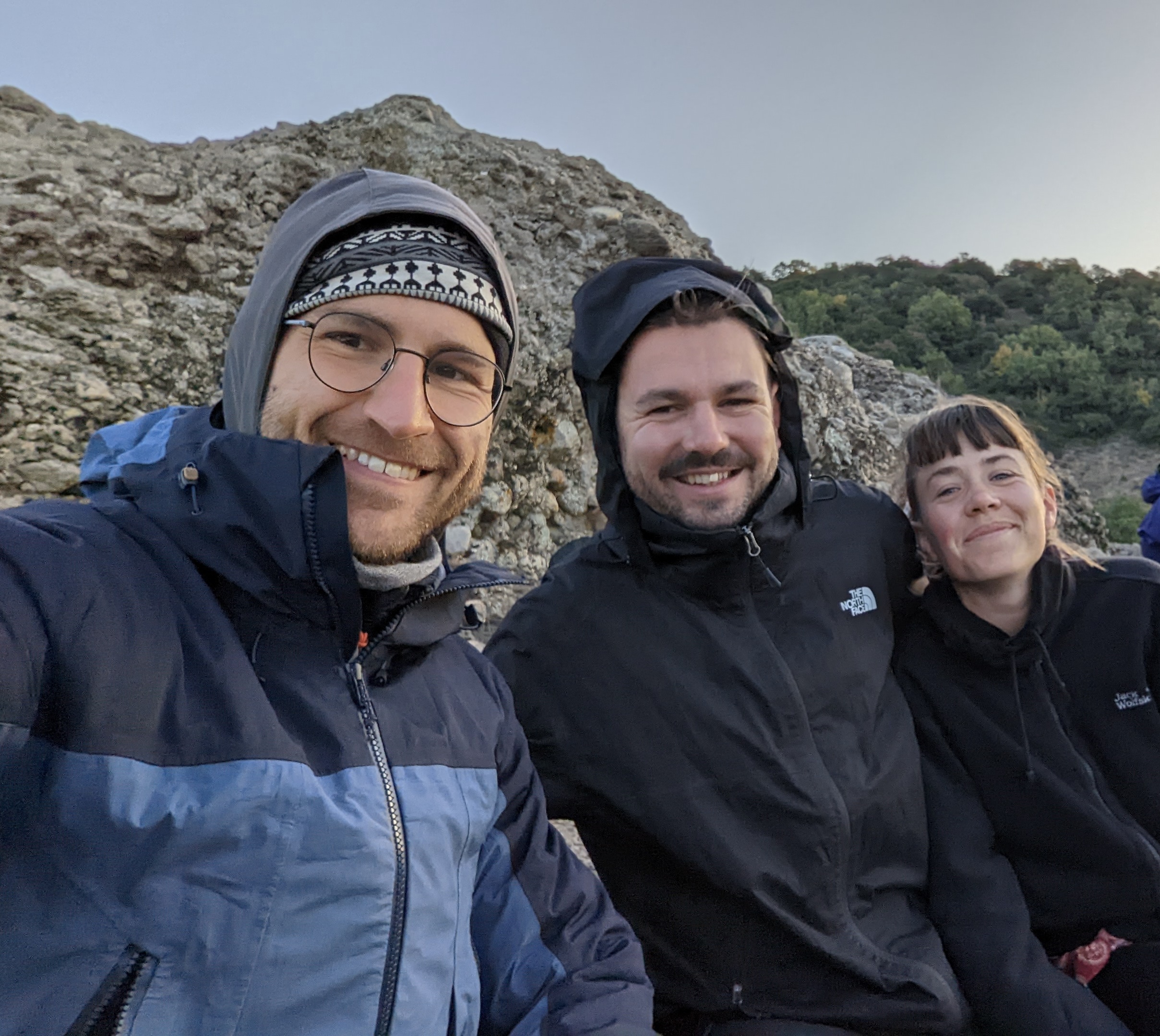 Sonnenaufgang in Meteora mit unserem Trampcompanion Kilian